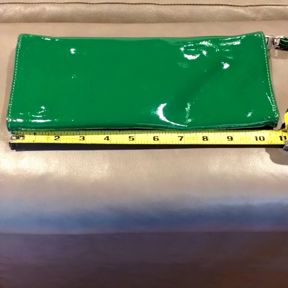 Cole Haan Leather Green Wristlet Wallet Patent Leather Clutch - X Large- GUC - Picture 6 of 17